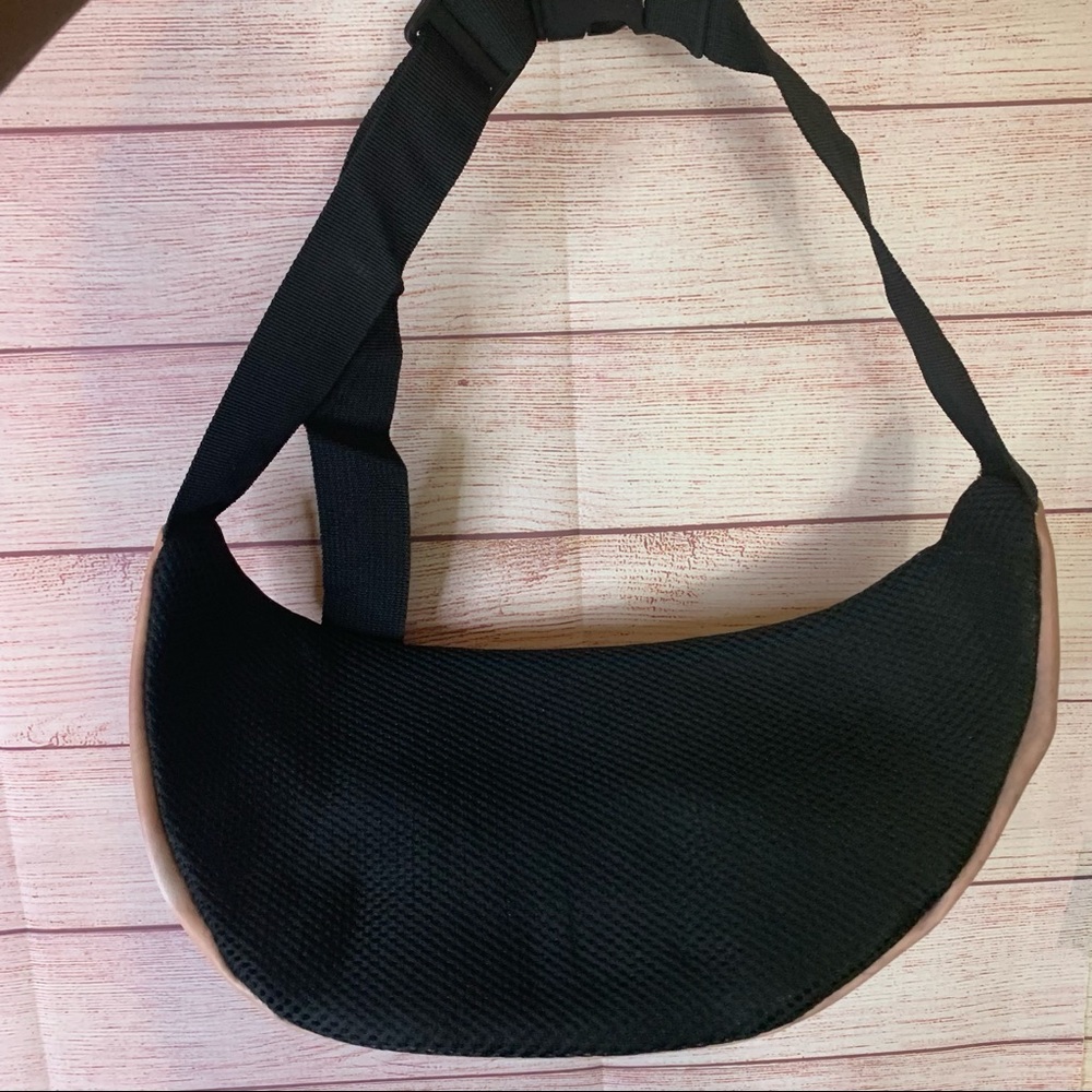 Fanny Back With Adjustable Strap - image 4